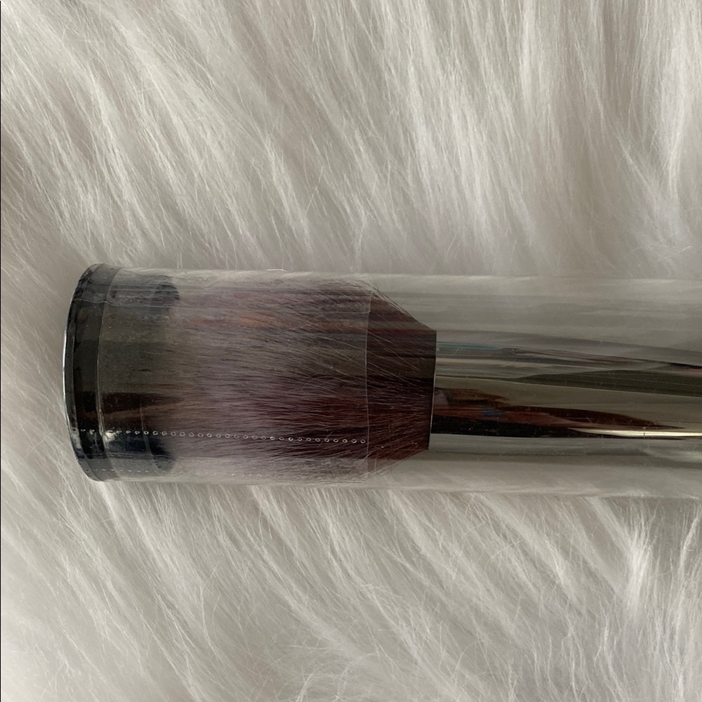 New IT Cosmetics Heavenly Luxe Radiance Brush #14 - Picture 9 of 9